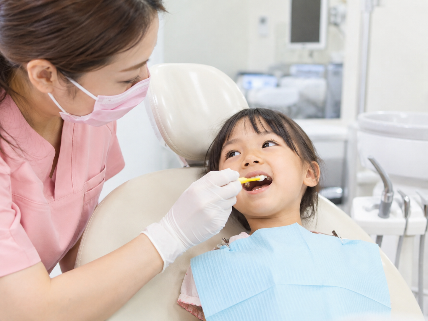 お子さまのフッ素塗布
